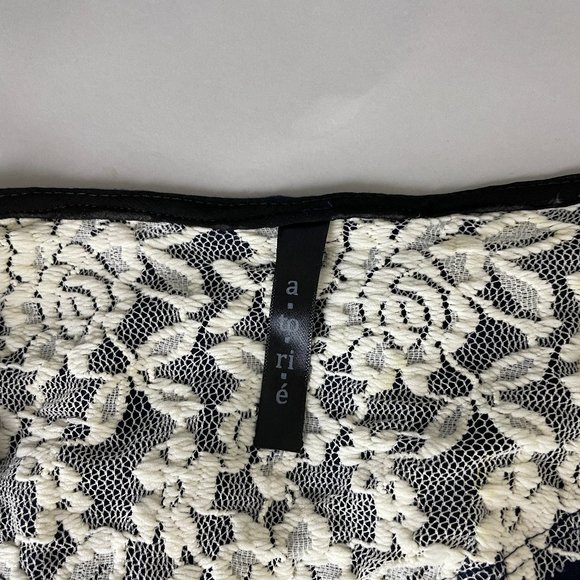 ATORIE  beautiful sleeveless floral top Medium - Picture 5 of 6